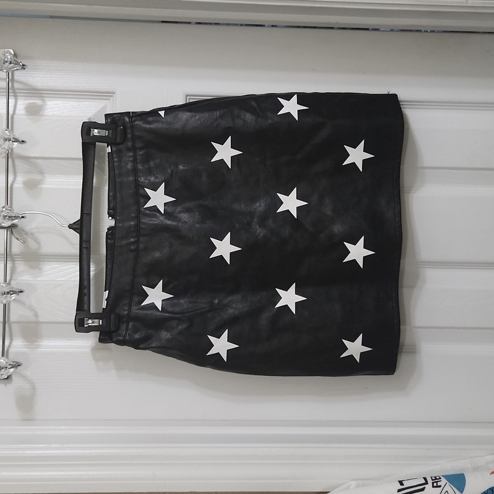 Nasty Gal faux leather star mini skirt - Picture 1 of 4